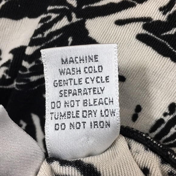 Chicos Travelers Black White Floral Print Skirt - Picture 9 of 10